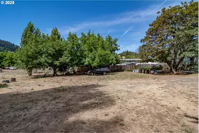 1313 N Old Pacific Hwy, Myrtle Creek, OR 97457 - Photo 45