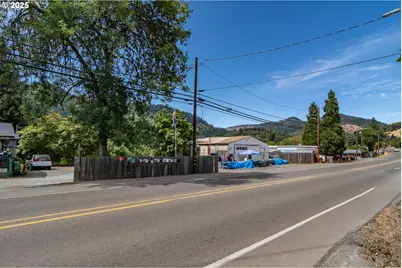 1313 N Old Pacific Hwy, Myrtle Creek, OR 97457 - Photo 47