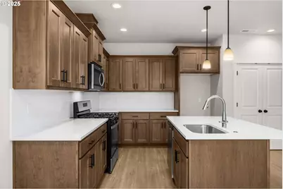 4655 SE Steelhead Ct, Hillsboro, OR 97123 - Photo 9