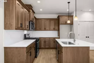 4655 SE Steelhead Ct, Hillsboro, OR 97123 - Photo 9