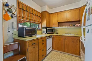 10810 NE San Rafael St, Portland, OR 97220 - Photo 15