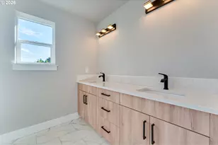 43 NE 87th Ave, Portland, OR 97220 - Photo 27