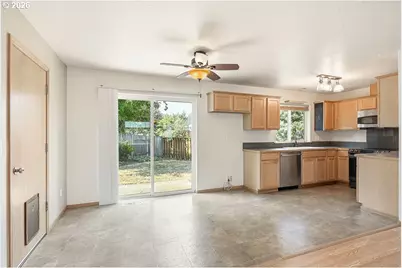 196 S 72nd St, Springfield, OR 97478 - Photo 7