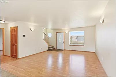 196 S 72nd St, Springfield, OR 97478 - Photo 5