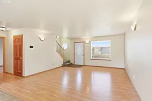 196 S 72nd St, Springfield, OR 97478 - Photo 5