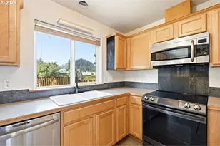 196 S 72nd St, Springfield, OR 97478 - Photo 11