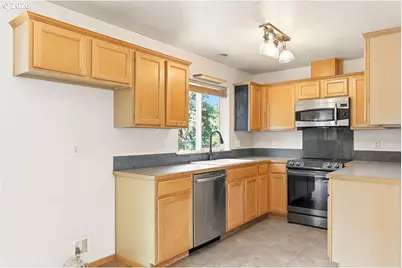196 S 72nd St, Springfield, OR 97478 - Photo 7