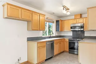 196 S 72nd St, Springfield, OR 97478 - Photo 7