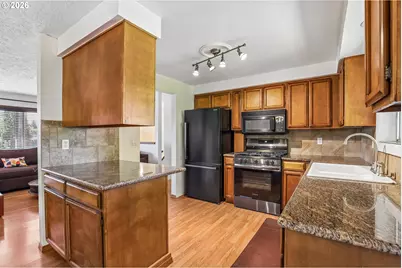 10015 NW 17th Ave, Vancouver, WA 98685 - Photo 9