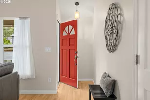 8332 SW Davies Ct, Portland, OR 97223 - Photo 3