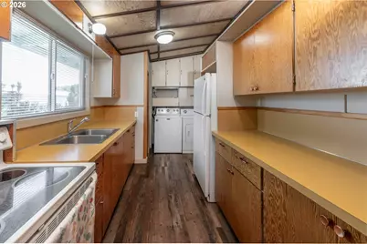 476 SW J St, Madras, OR 97741 - Photo 11