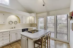 7325 SW Lakeside Dr, Wilsonville, OR 97070 - Photo 5