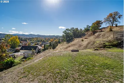 246 Palmdale Ave, Roseburg, OR 97471 - Photo 35