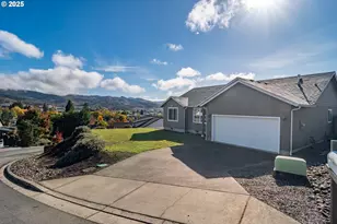 246 Palmdale Ave, Roseburg, OR 97471 - Photo 39