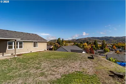 246 Palmdale Ave, Roseburg, OR 97471 - Photo 33