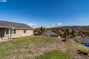 246 Palmdale Ave, Roseburg, OR 97471 - Photo 33