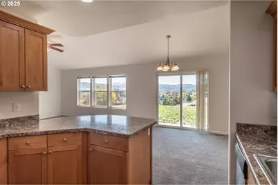 246 Palmdale Ave, Roseburg, OR 97471 - Photo 13