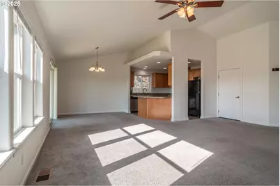 246 Palmdale Ave, Roseburg, OR 97471 - Photo 7