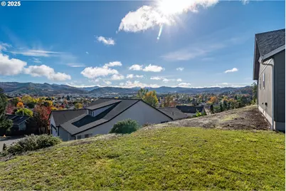 246 Palmdale Ave, Roseburg, OR 97471 - Photo 37