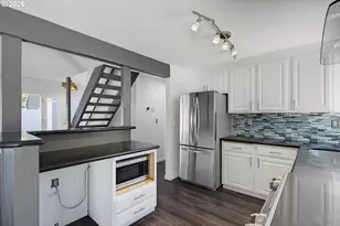 5435 NW Edgebrook Pl, Portland, OR 97229 - Photo 9