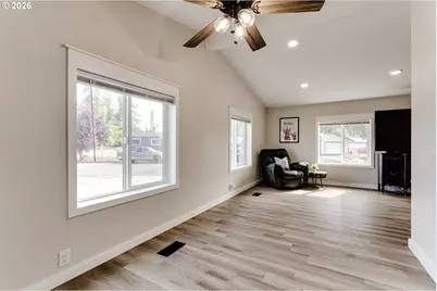2226 32nd St, Springfield, OR 97477 - Photo 9