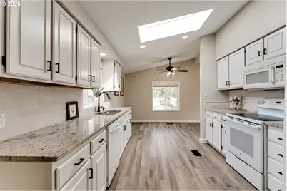 2226 32nd St, Springfield, OR 97477 - Photo 9