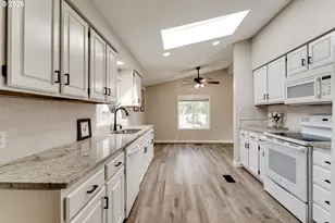 2226 32nd St, Springfield, OR 97477 - Photo 9