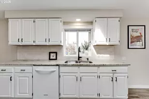 2226 32nd St, Springfield, OR 97477 - Photo 11