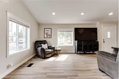 2226 32nd St, Springfield, OR 97477 - Photo 5