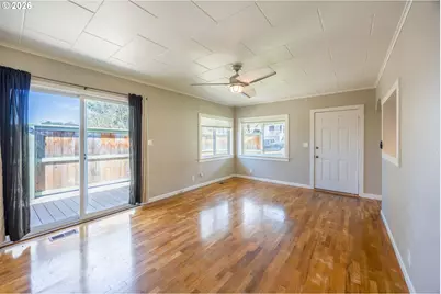 1755 NE Klamath Ave, Roseburg, OR 97470 - Photo 15