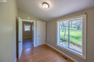 1755 NE Klamath Ave, Roseburg, OR 97470 - Photo 17