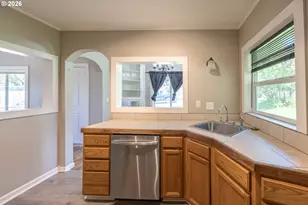 1755 NE Klamath Ave, Roseburg, OR 97470 - Photo 7