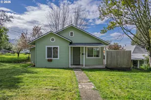 1755 NE Klamath Ave, Roseburg, OR 97470 - Photo 1