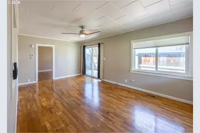 1755 NE Klamath Ave, Roseburg, OR 97470 - Photo 3