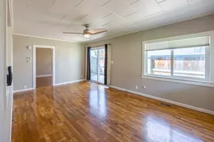 1755 NE Klamath Ave, Roseburg, OR 97470 - Photo 3