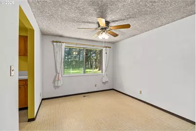 23560 Suttle Rd, Veneta, OR 97487 - Photo 19