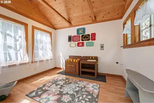 42 Ridgewood Dr, Eugene, OR 97405 - Photo 37