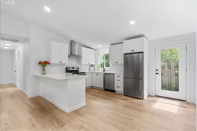 604 S Vermont St, Portland, OR 97219 - Photo 5