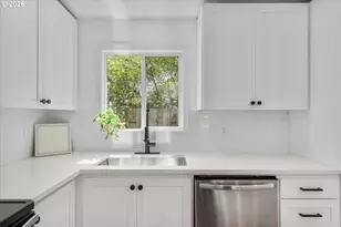 604 S Vermont St, Portland, OR 97219 - Photo 7