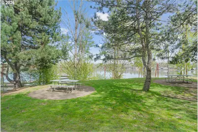 604 S Vermont St, Portland, OR 97219 - Photo 31