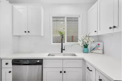 604 S Vermont St, Portland, OR 97219 - Photo 23