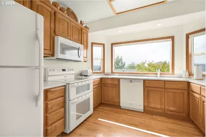 560 NW Rachel Lynn Way, Roseburg, OR 97471 - Photo 11