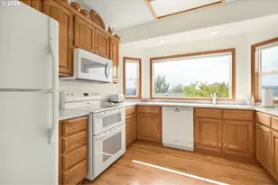 560 NW Rachel Lynn Wy, Roseburg, OR 97471 - Photo 11