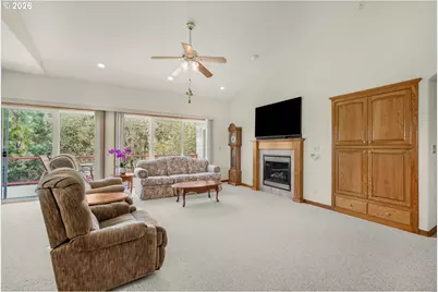 560 NW Rachel Lynn Way, Roseburg, OR 97471 - Photo 5