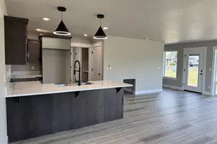 240 Miller St, Sutherlin, OR 97479 - Photo 15