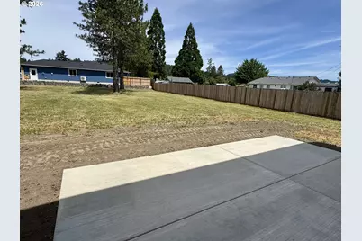 240 Miller St, Sutherlin, OR 97479 - Photo 9