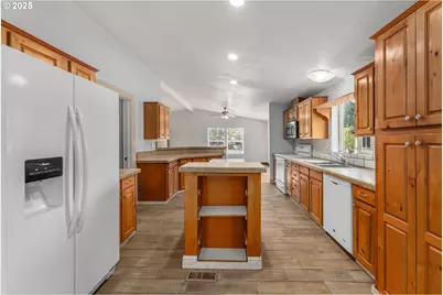 161 South Ave, Sutherlin, OR 97479 - Photo 9