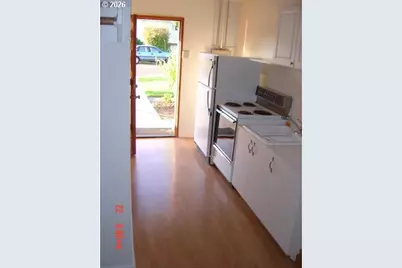 9242 SE Harrison St, Portland, OR 97216 - Photo 17