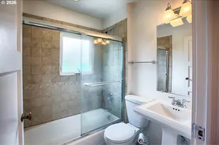 9242 SE Harrison St, Portland, OR 97216 - Photo 11