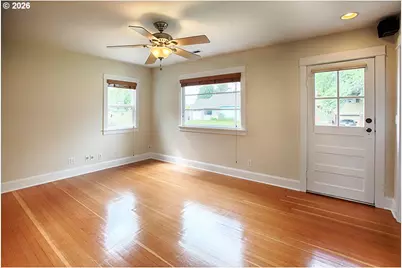 9242 SE Harrison St, Portland, OR 97216 - Photo 7
